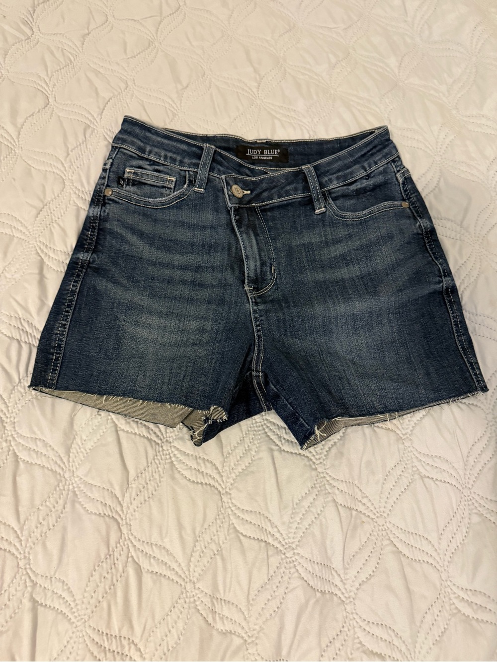 Judy Blue Denim Cutoff Shorts Womens Small Dark Wash Stretch Raw Hem NWOT‎